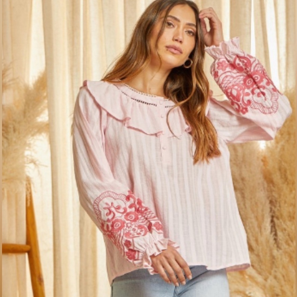 🆕💕Floral Embroidered Tonal Blouse